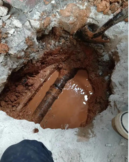 漏水检测现场设备与管道排查